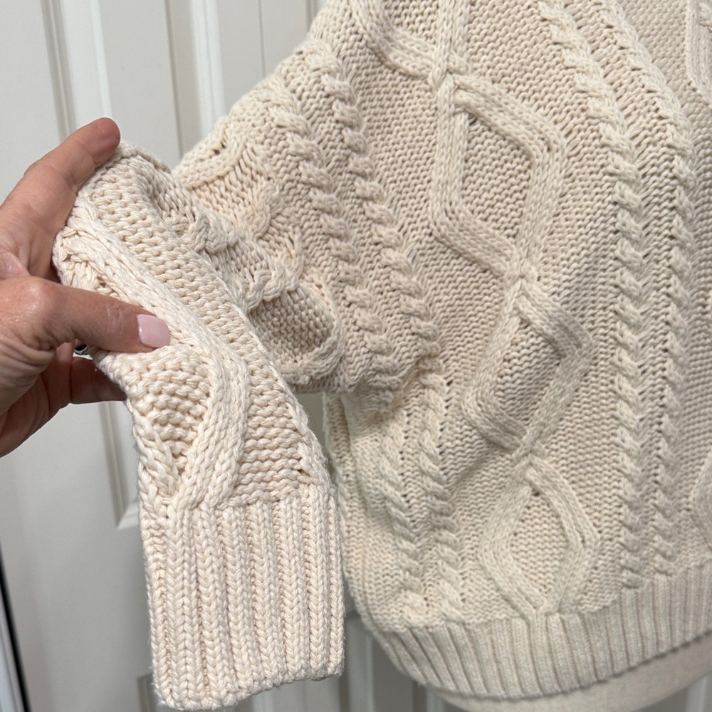 Cable Knit Oversized Cream Sweater EUC❤️ - Picture 7 of 14